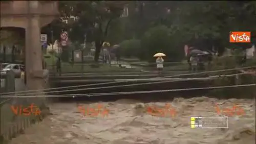 Albisola, il torrente in piena minaccia di esondare