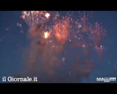 I fuochi d'artificio partono tutti insieme