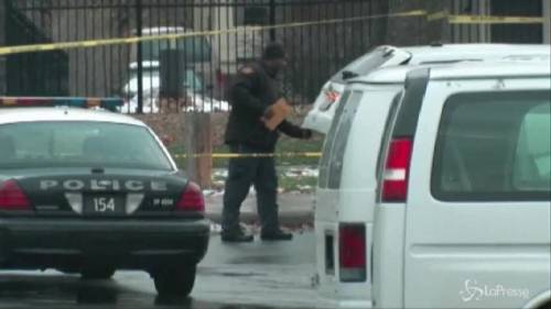 "Ha una pistola finta": l'audio del 911 sul 12enne ucciso dalla polizia a Cleveland