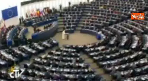 Il Papa: "Il Mediterraneo non diventi un cimitero"
