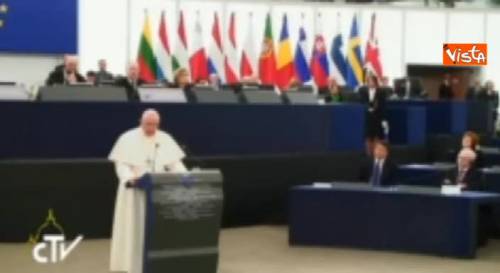 Il Papa: "Religione utile contro gli estremismi"