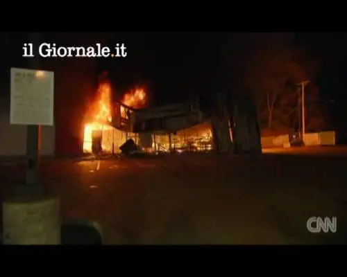 Ferguson, reporter colpito da un sasso