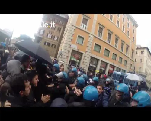 Jobs act, scontri al corteo