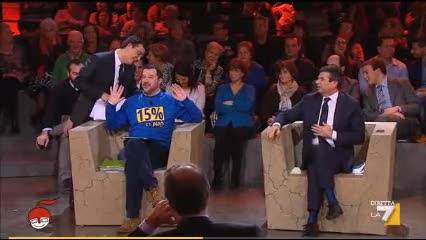Salvini difende il Made in Italy. Ma la sua felpa...