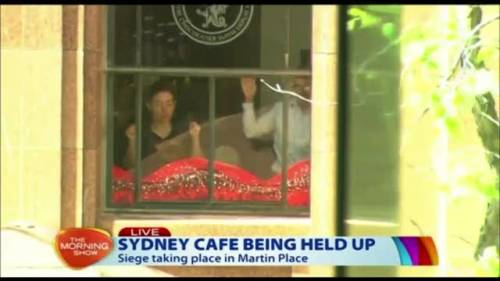 Terrore a Sydney: ostaggi e bandiera islamica in un bar