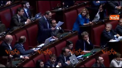 Currò vota per Renzi, standing ovation del Pd
