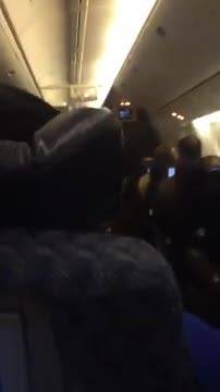 Turbolenza in volo: panico tra i passeggeri