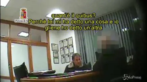 "Tanto per le tasse e tanto per noi". Ecco come si contratta la bustarella