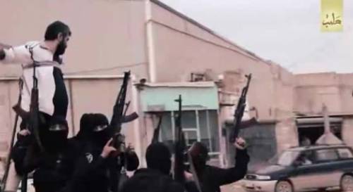 Crocifisso e ucciso dall'Isis