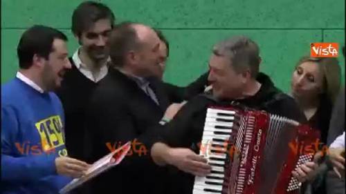 Una canzone per lady Boldrini: ecco la performance di Salvini