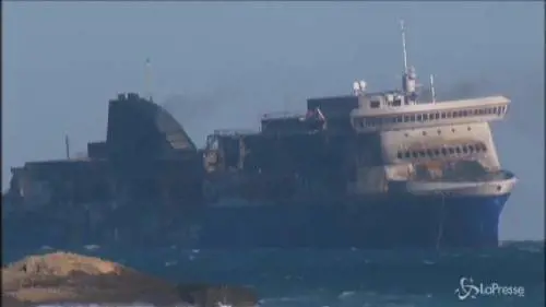 Il Norman Atlantic attracca nel porto di Brindisi