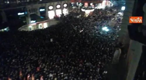 Charlie Hebdo, in migliaia nelle piazze francesi