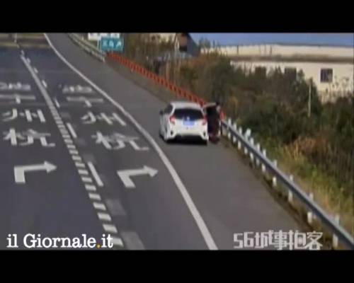 Cina, uomo investito da un pneumatico vagante