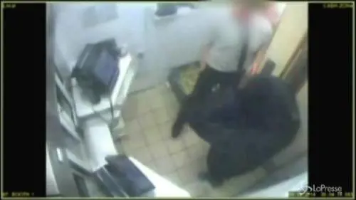 Manchester, rapinano un McDonald's col machete