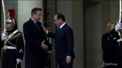 Hollande accoglie i premier prima della marcia