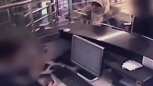 Hayat Boumeddiene all'aeroporto di Istanbul