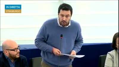 Salvini smaschera Renzi: "Parli in un parlamento vuoto"