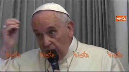 Papa Francesco: "Le religioni non vanno offese"