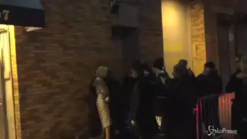 Sienna Miller affascinante e vintage a New York