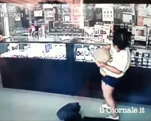 Perde i pantaloni durante la rapina