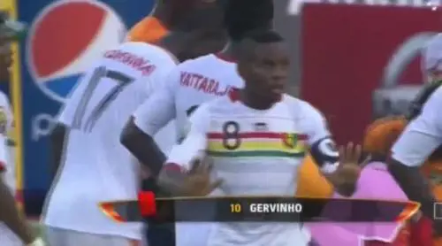 Gervinho dà di matto: pugno, espulsione e delirio