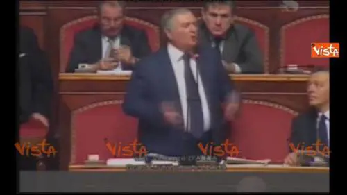 D'Anna: "Tanto inchinati che vi si vede il c..."