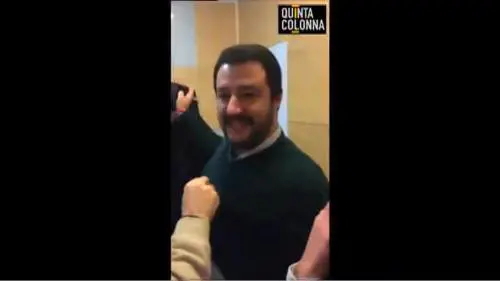 L'incontro tra Salvini e Renzi: "Io sono educato", "Mi sta proprio qui"