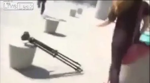 Presenta la moto elettrica più veloce del mondo. Ma si schianta in diretta