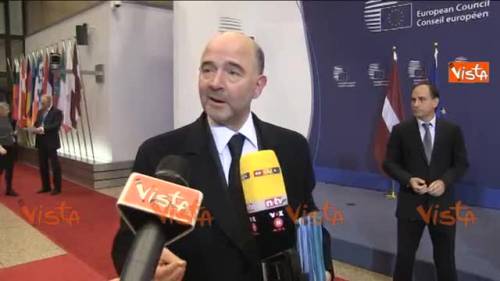 Moscovici: "Aiuteremo la Grecia a rimettersi in piedi"
