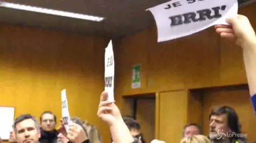 No Tav, processo contro Erri De Luca: in aula cartelli "Je suis Erri"