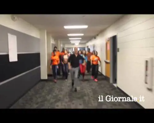 Il videoclip girato a scuola che fa impazzire il web
