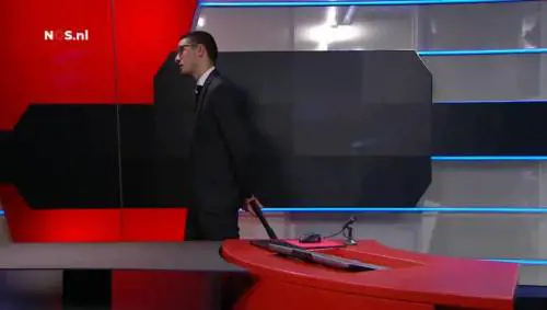Entra armato alla tv pubblica olandese. 19enne arrestato in diretta