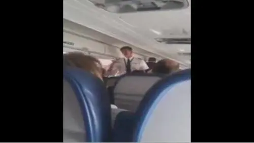 Il comandante resta chiuso fuori dalla cabina di pilotaggio dell'aereo