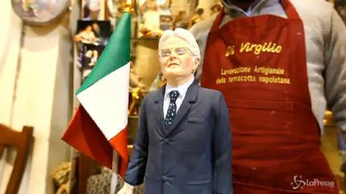La statua di Mattarella spunta nel presepe di San Gregorio