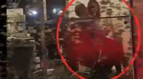 Sesso con la segretaria. Il guardone riprende tutto