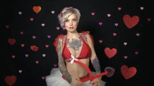 Sara X, boobs twerking per san Valentino