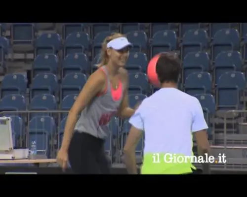 Sharapova palleggia ​come Maradona