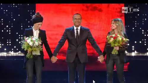 Sanremo, gaffe di Carlo Conti: sbaglia la proclamazione del vincitore