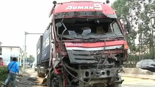 Così il camion diventa un missile: terrore a un incrocio