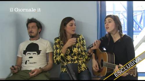 Diana Del Bufalo canta e spiega "Ce l'ho pelosa"