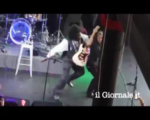 Il rapper statunitense manda ko un fan ​con un pugno