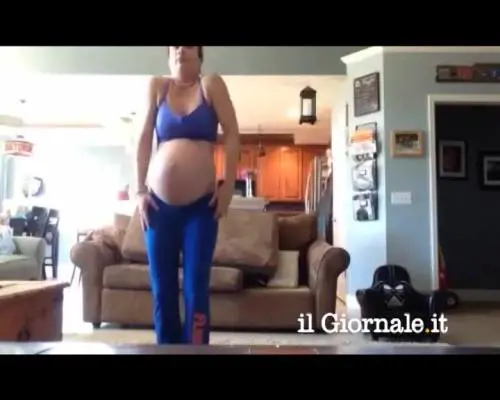 Donna incinta balla ​per indurre il parto