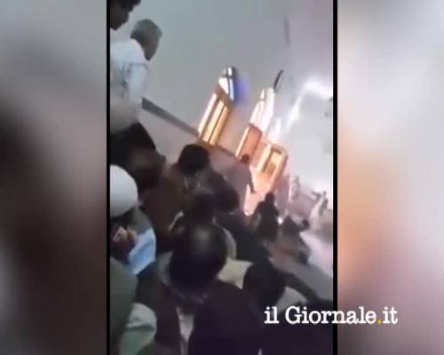Peshawar, attacco suicida ripreso con cellulare