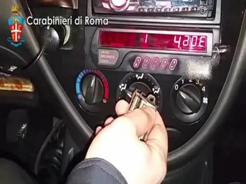 Così i tassisti truccano il tassametro