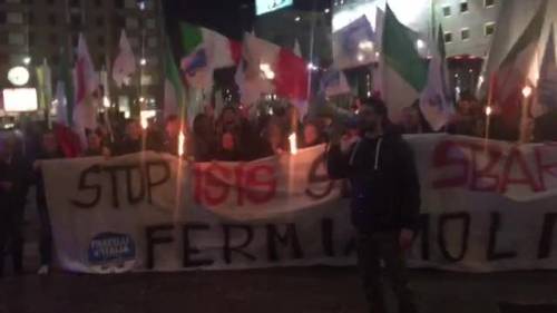"Stop Isis, stop sbarchi": fiaccolata di FdI a Milano