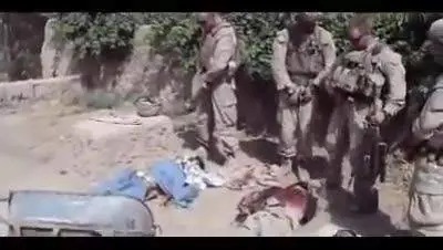 I marine urinano sui cadaveri dei talebani