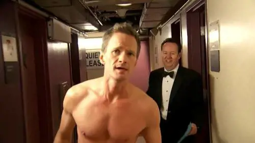 Neil Patrick Harris esce nudo dal camerino