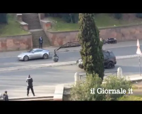 La supercar di 007 ha problemi ​coi sampietrini