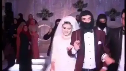 Il matrimonio egiziano che ironizza sull'Isis