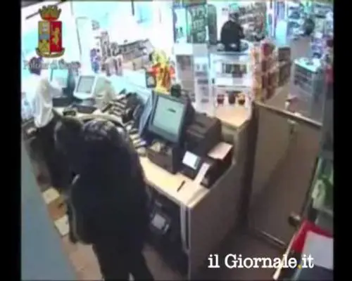 Milano, tenta una rapina ​ma la polizia è già sul posto